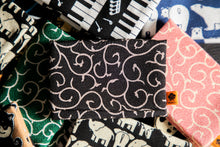 Load image into Gallery viewer, Zipper card case, crepe arabesque (black) / Card case
