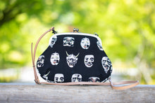 画像をギャラリービューアに読み込む, アンティークがま口ポシェット 能面/Pochette