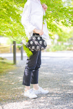 画像をギャラリービューアに読み込む, アンティークがま口ポシェット 能面/Pochette