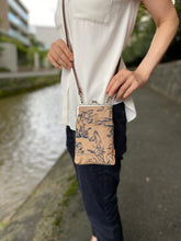 画像をギャラリービューアに読み込む, スマートフォンポシェット 鳥獣戯画/Smartphone pochette