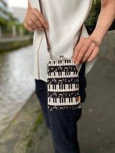 画像をギャラリービューアに読み込む, スマートフォンポシェット 音符/Smartphone pochette