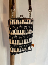 画像をギャラリービューアに読み込む, スマートフォンポシェット 音符/Smartphone pochette