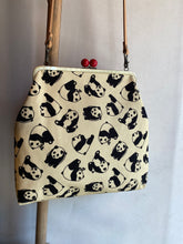 画像をギャラリービューアに読み込む, アンティークスクエアがま口ポシェット パンダ/Pochette