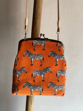 将图片加载到图库查看器,斑马扣袋