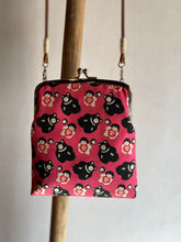 将图片加载到图库查看器,带扣环的“金太郎”手拿包