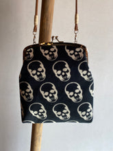 画像をギャラリービューアに読み込む, がま口ポシェット スカル/Pochette