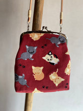 将图片加载到图库查看器,小猫扣袋/Pochette