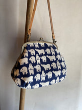 画像をギャラリービューアに読み込む, アンティークがま口ポシェット しろくま/Pochette