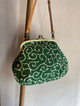 Load image into Gallery viewer, Antique Clasp Pouch, Canvas Arabesque Pattern / Pochette