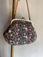 画像をギャラリービューアに読み込む, アンティークがま口ポシェット 舞さくら/Pochette