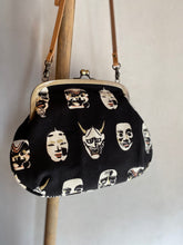 画像をギャラリービューアに読み込む, アンティークがま口ポシェット 能面/Pochette