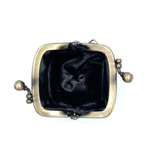 画像をギャラリービューアに読み込む, 四枚ハギミニがま口 ちりめん唐草(緑)/Purse