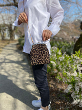 画像をギャラリービューアに読み込む, がま口ポシェット 帆布唐草/Pochette