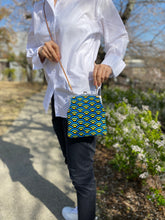 画像をギャラリービューアに読み込む, がま口ポシェット 青海波/Pochette