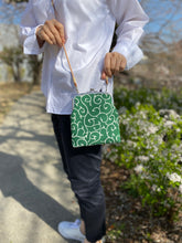画像をギャラリービューアに読み込む, がま口ポシェット 帆布唐草/Pochette