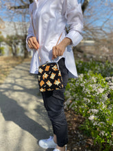 将图片加载到图库查看器,秋田犬扣袋