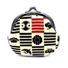 Load image into Gallery viewer, Purse with pin