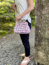 画像をギャラリービューアに読み込む, アンティークがま口ポシェット かば/Pochette