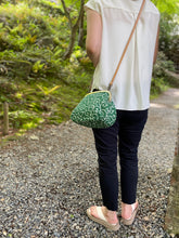 Load image into Gallery viewer, Antique Clasp Pouch, Canvas Arabesque Pattern / Pochette