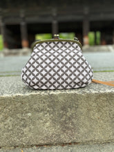 画像をギャラリービューアに読み込む, アンティークがま口ポシェット SHIPPO/Pochette