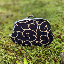 画像をギャラリービューアに読み込む, 仕切りがま口 帆布唐草(黒)/Purse