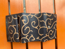 画像をギャラリービューアに読み込む, 牛革3つ折り財布 唐草柄/Cowhide wallet