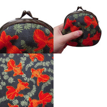 画像をギャラリービューアに読み込む, ピン入りがま口 クロ地金魚