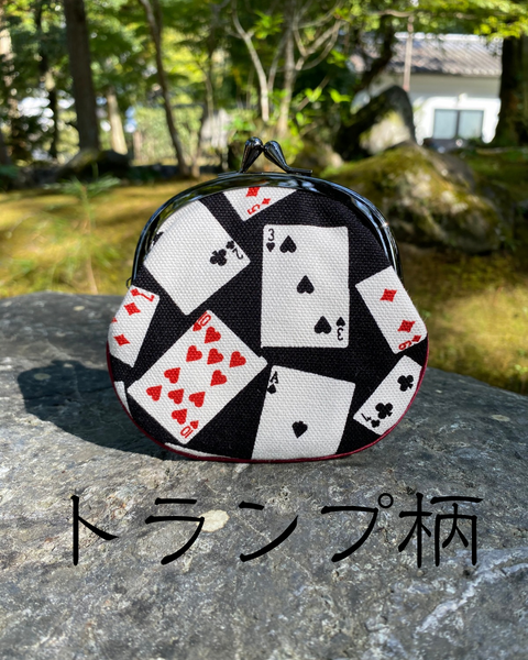 トランプ柄がま口と遊びの記憶をたどる旅