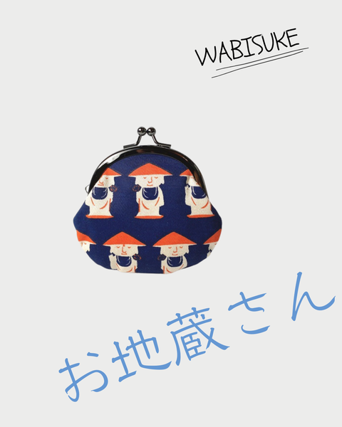 笑容绽放。安全感油然而生。WABISUKE 的地藏菩萨图案钱包